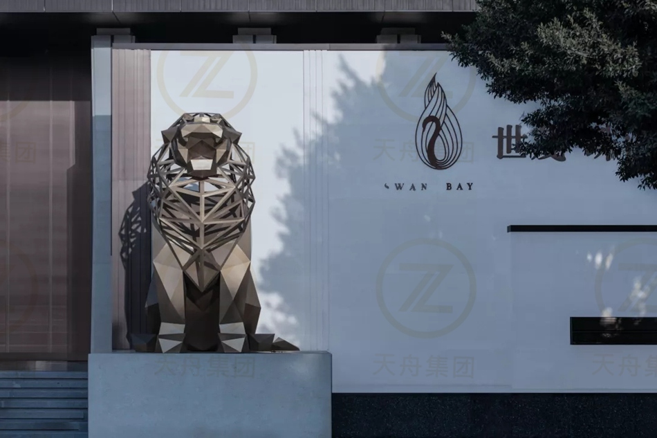 地产雕塑案例-不锈钢雕塑-世贸天鹅湾项目-广州-金属狮子雕像
