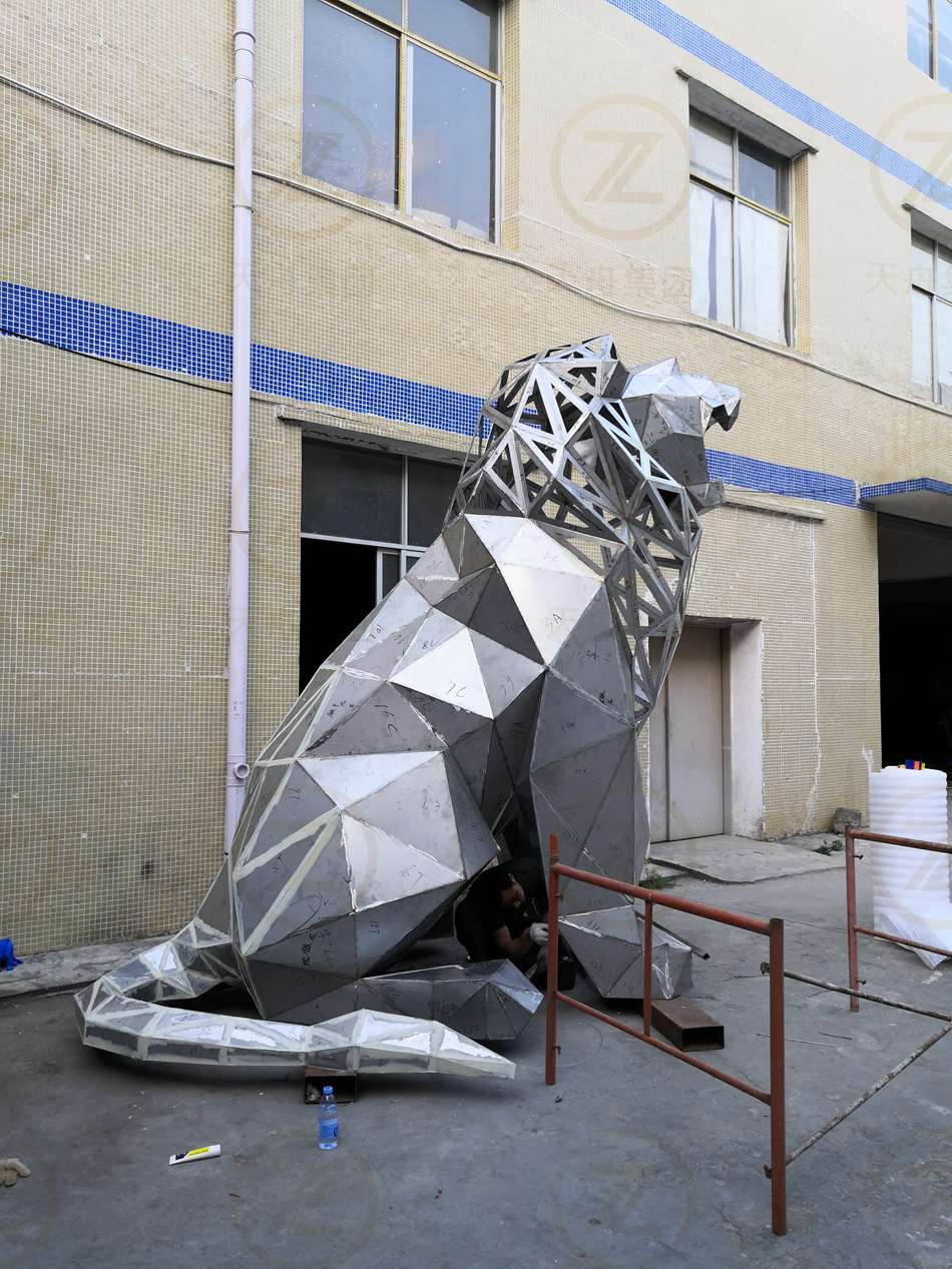 地产雕塑案例不锈钢雕塑世贸天鹅湾项目广州金属狮子雕像